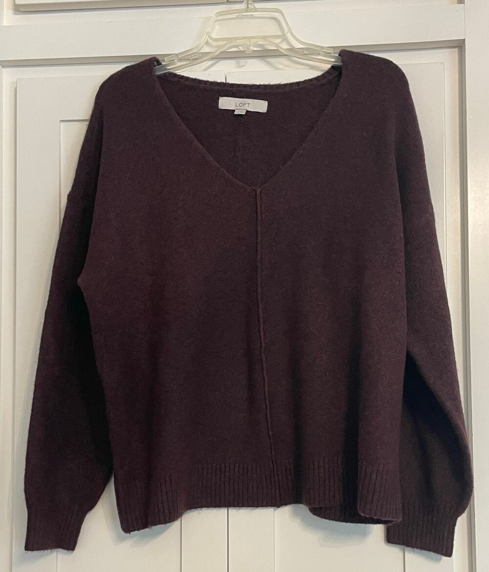 Ann Taylor LOFT purple long sleeve V neck sweater small cableknit